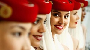 azafata-emirates-1--644x362